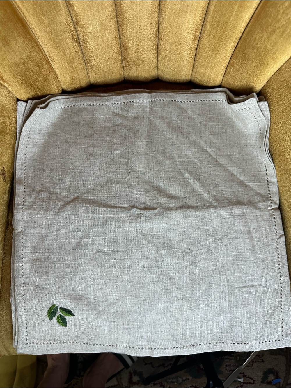 Set of 12 Vintage Embroidered Linen Dinner Napkins New Old Stock